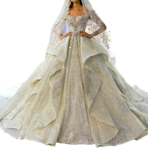 Wedding dress - custom made to fit sizes 2,4,6. - Picture 1 of 7